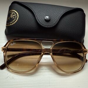 Ray-Ban
Bill 56mm Gradient
Square Sunglasses